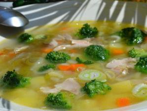 Овощной суп на курином бульоне с брокколи
